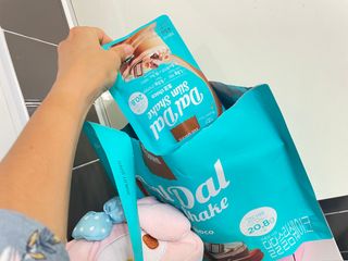 달달슬림쉐이크 구매평★달달슬림 맛있는 단백질 쉐이크 파우치 다이어트 식사대용 프로틴 파우더 보충제 — 5점을 준 리뷰어가 2025년 8월 올린 사용 사진
