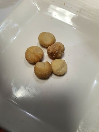 도이퉁 마카다미아 넛 90g  로얄 마카넛 오리지널 쏠트 허니 — 4.5점을 준 리뷰어가 2021년 3월 올린 사용 사진
