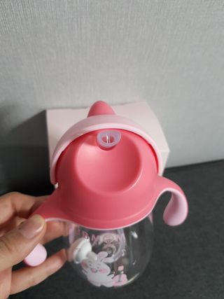 유비맘 트라이탄 코니빨대컵_컬러 랜덤 발송 — 5점을 준 리뷰어가 2021년 4월 올린 사용 사진