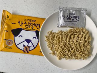 안심댕면 강아지라면 5봉지+쓰담쓰담 종합영양제 2스틱 샘플 증정 — 5점을 준 리뷰어가 2022년 8월 올린 사용 사진