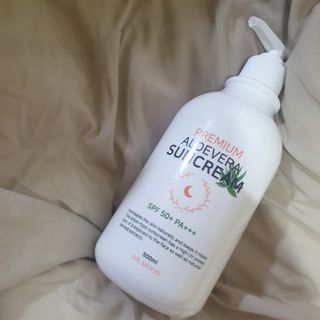 [닥터문] 프리미엄 알로에베라 선크림 500ml — 5점을 준 리뷰어가 2022년 7월 올린 사용 사진