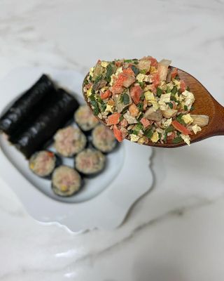 해풀잎 누구나 김밥*1ea [(혼합야채 35g *1ea,  김밥김 (5g, 5ea),  양념간장 (6g, 5ea), 참기름(5g, 2ea)] — 5점을 준 리뷰어가 2022년 10월 올린 사용 사진