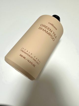 프리마인 더이상 뻣뻣하고 효과없는 탈모샴푸는 NO. 근본부터 케어하는 셀베이스 그린티샴푸(500ml) — 4.5점을 준 리뷰어가 2023년 5월 올린 사용 사진