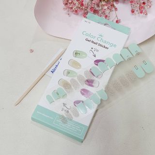 [네일가게] 햇빛에 닿으면 색이 변하는 신기한 햇살 반전 네일스티커 — 5점을 준 리뷰어가 2021년 8월 올린 사용 사진