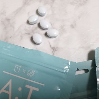 입 냄새 완화에 도움을 주는 에티켓 캔디 앳캔디 스트롱민트 — 5점을 준 리뷰어가 2021년 1월 올린 사용 사진