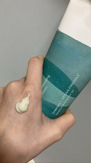 [후르디아] 올리브영 저자극 비건바디로션 — 5점을 준 리뷰어가 2023년 2월 올린 사용 사진