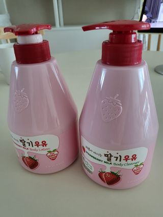 [과일나라] 피부가 마시는 딸기우유 바디클렌저&바디로션 — 5점을 준 리뷰어가 2022년 10월 올린 사용 사진