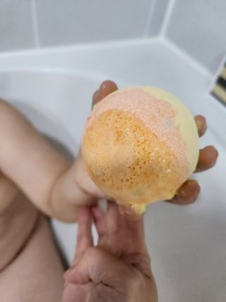 소담스퀘어 상암 Evreryday Bath Bomb Day7(에브리데이 배쓰밤 데이7) / 7종 중 2종 랜덤발송 — 5점을 준 리뷰어가 2022년 11월 올린 사용 사진