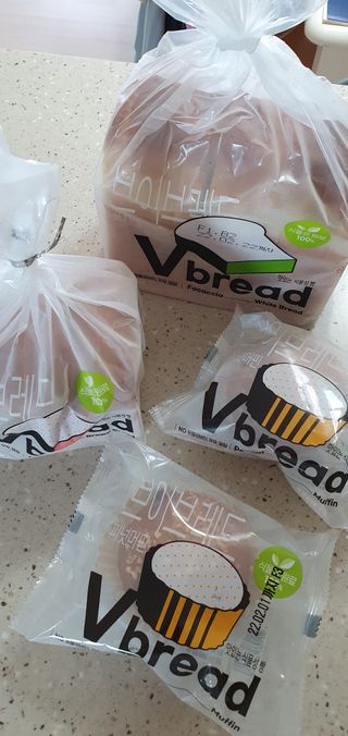 롯데제과 Vbread 포카치아식빵1개 + 미니식빵 1개 + 머핀 2개 세트 — 5점을 준 리뷰어가 2021년 9월 올린 사용 사진