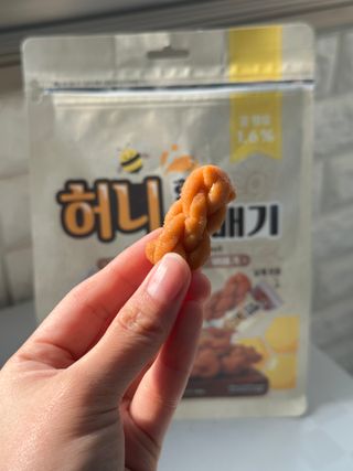 유앤아이트레이드 [릴스용] 한입 꽈배기 520g x 3종 (허니, 검은깨, 땅콩) 3개중1종을 랜덤발송(2개제공) — 5점을 준 리뷰어가 2025년 2월 올린 사용 사진