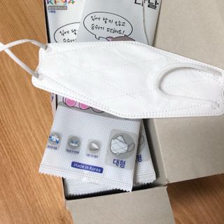 케이파이 나날마스크 [케이파이 나날] KF94 마스크 50매입 (개별포장) ,  여름에도 좋은 숨쉬기 편한 순수 국산 마스크 — 5점을 준 리뷰어가 2022년 7월 올린 사용 사진