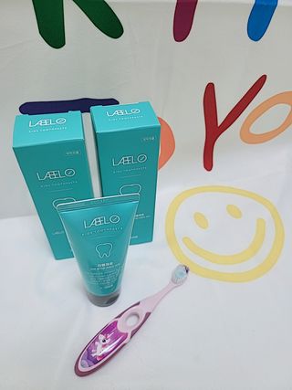 치과에서 쓰는 치약 _ 라벨제로 저불소 꼬마, 키즈, 유아, 베이비, 주니어 안전한 어린이치약 — 5점을 준 리뷰어가 2022년 11월 올린 사용 사진