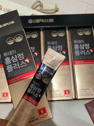 서울약사신협_투데이홍삼정플러스스틱_10g x 60포 — 5점을 준 리뷰어가 2021년 6월 올린 사용 사진