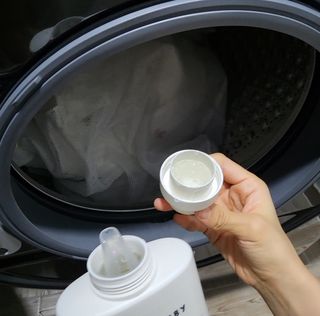 쿠잉베이비 에어워시 세탁세제,섬유유연제 1L — 4점을 준 리뷰어가 2023년 2월 올린 사용 사진