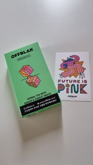 [오프블랙] 얼굴톤이 달라지는 히비스커스티 브라이튼업 — 5점을 준 리뷰어가 2022년 6월 올린 사용 사진