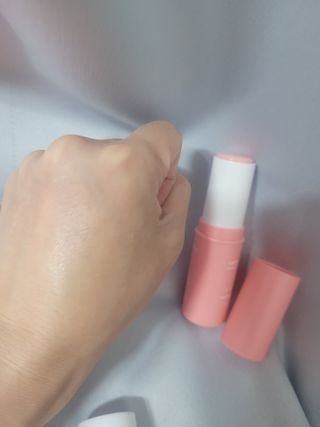 스킨큐어 산다화 카멜리아 안티 링클 멀티밤 — 4점을 준 리뷰어가 2022년 10월 올린 사용 사진