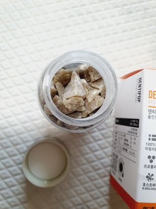 작심연구소 구취제거+충치예방+치아화이트닝 마법의 캔디 덴티팝3종(맛 랜덤 발송) — 3점을 준 리뷰어가 2022년 5월 올린 사용 사진