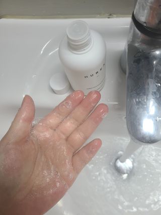 [HUREX] 휴렉스 볼류마이징 탈모완화 기능성 샴푸 150ml x 2개 — 5점을 준 리뷰어가 2021년 9월 올린 사용 사진