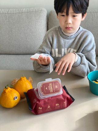 마미요 대용량 플레인 아기물티슈 베이직 캡형 100매 * 10개 — 5점을 준 리뷰어가 2022년 12월 올린 사용 사진