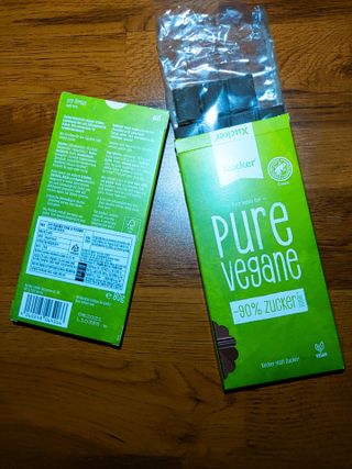 당류2g 자일리톨로 단맛을낸 슈카 퓨어비건 무설탕초콜릿 Xucker vegan 2개입 — 5점을 준 리뷰어가 2021년 4월 올린 사용 사진