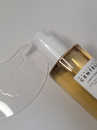스킨1004 [SKIN1004] 마다가스카르 센텔라 라이트 클렌징 오일 200ml — 5점을 준 리뷰어가 2024년 7월 올린 사용 사진