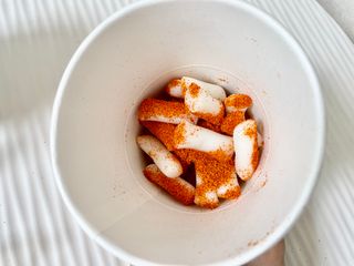 유비쿡 컵떡볶이 매운컵떡볶이2개/ 짜장컵떡볶이 2개  총 4개세트 — 5점을 준 리뷰어가 2021년 4월 올린 사용 사진