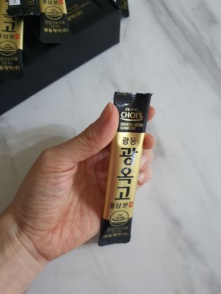 [광동제약] 광동 광옥고 홍삼 본 30포+쇼핑백 증정 — 4.5점을 준 리뷰어가 2021년 12월 올린 사용 사진
