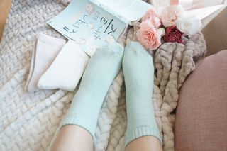[사이즈가 있는 양말 필로이]여자 순면 통파일 꿀잠 수면 양말【 S, M, L 】3가지 사이즈_컬러 랜덤 3족 — 5점을 준 리뷰어가 2022년 10월 올린 사용 사진