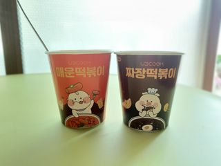 유비쿡 컵떡볶이 매운컵떡볶이2개/ 짜장컵떡볶이 2개  총 4개세트 — 5점을 준 리뷰어가 2021년 7월 올린 사용 사진