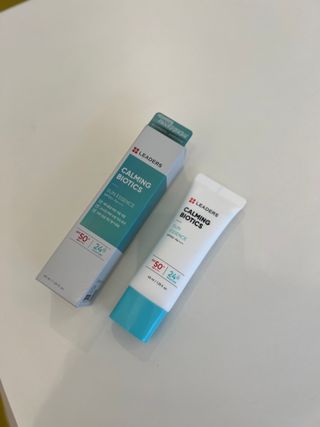 리더스코스메틱 리더스 카밍 바이오틱스 선 에센스 SPF 50+ PA++++ — 5점을 준 리뷰어가 2022년 6월 올린 사용 사진