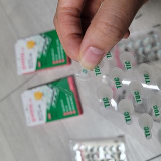 [큐어반H 스팟] 자외선 99프로 차단되는 스틱타입 스팟밴드(1팩 / 66매입) — 5점을 준 리뷰어가 2022년 11월 올린 사용 사진