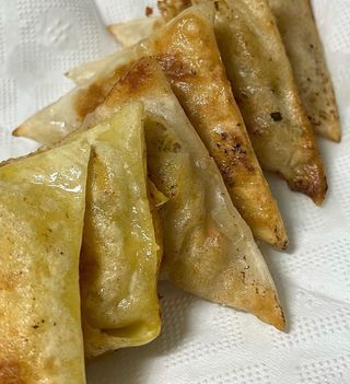 (주)성경순만두 곤약만두.콘치즈만두,삼각당면만두,당면 야끼만두,대구전통 납작만두,떡뽁이 매콤소스,달콤소스 — 5점을 준 리뷰어가 2023년 4월 올린 사용 사진