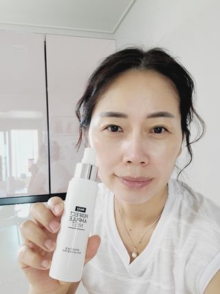 리생 [Re생] 퍼팩트 앰플 이중 기능성 미스트 100ml  피부미백 주름개선 = 총 2개 200ml 증정 — 5점을 준 리뷰어가 2021년 10월 올린 사용 사진