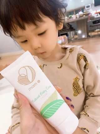 mom e 맘이 내추럴 베이비 케어 크림+바디오일 — 3.5점을 준 리뷰어가 2021년 1월 올린 사용 사진