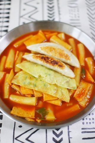 (주)성경순만두 곤약만두.콘치즈만두,삼각당면만두,당면 야끼만두,대구전통 납작만두,떡뽁이 매콤소스,달콤소스 — 5점을 준 리뷰어가 2023년 4월 올린 사용 사진