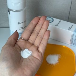 나우 [리브엠] 화해 1등 클렌징 파우더! 모공&피지 말끔순삭 — 5점을 준 리뷰어가 2025년 4월 올린 사용 사진