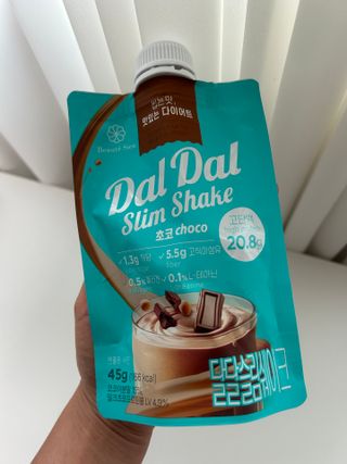 달달슬림쉐이크 구매평★달달슬림 맛있는 단백질 쉐이크 파우치 다이어트 식사대용 프로틴 파우더 보충제 — 5점을 준 리뷰어가 2025년 8월 올린 사용 사진