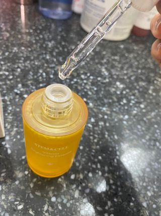 체르엠 스템앤셀 비타민 브라이트닝 에센스 30ml 1개 — 5점을 준 리뷰어가 2021년 9월 올린 사용 사진