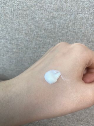 리더스코스메틱 리더스 카밍 바이오틱스 선 에센스 SPF 50+ PA++++ — 4점을 준 리뷰어가 2022년 5월 올린 사용 사진
