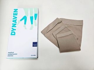 시그바리스 다이나벤 의료용 압박 스타킹 [종아리형] 여름철 다리 붓기 관리 하지정맥류 예방 — 5점을 준 리뷰어가 2024년 8월 올린 사용 사진