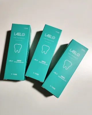 치과에서 쓰는 치약 _ 라벨제로 저불소 꼬마, 키즈, 유아, 베이비, 주니어 안전한 어린이치약 — 4점을 준 리뷰어가 2023년 4월 올린 사용 사진