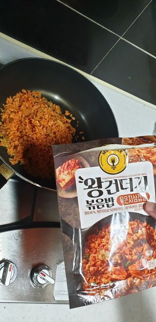 한성기업 무볼레 왕건더기 볶음밥 묵은지삼겹살 — 5점을 준 리뷰어가 2021년 10월 올린 사용 사진