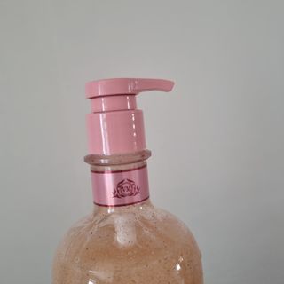 벨먼 내추럴스파 수분광채 스크럽 바디워시 600ml 5종 — 5점을 준 리뷰어가 2022년 5월 올린 사용 사진