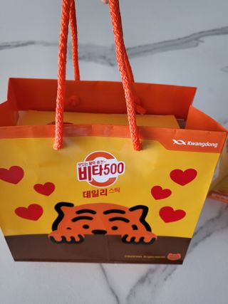 광동제약 [광동] 비타500데일리스틱 70포X2개 + 뚱랑이엽서 + 쇼핑백 증정 — 5점을 준 리뷰어가 2022년 10월 올린 사용 사진