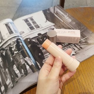 바르는뷰티 데생멀티밤 식물유래성분 97 저분자콜라겐 피부수분 미백 주름개선 멀티밤스틱 — 5점을 준 리뷰어가 2021년 10월 올린 사용 사진