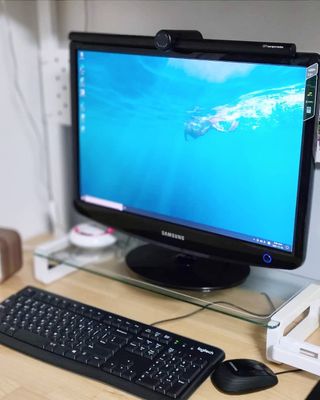 TOMO GRAPHY 나 있을땐 환한 조명 나 없을땐 확실한 살균 ★ DESK LIGHT & STERILIZER [ON] ★ — 5점을 준 리뷰어가 2021년 11월 올린 사용 사진