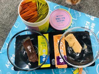 페페로니 맛있는 스틱 - 무항생제 닭고기 15개 + 원양선 참치 15개 — 5점을 준 리뷰어가 2021년 8월 올린 사용 사진