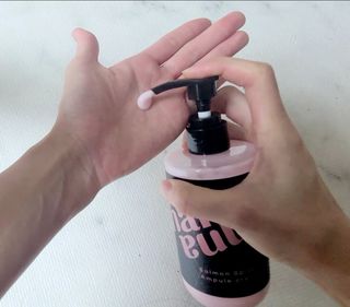 난나 살몬 스파이더 검버섯 미백 톤업 화이트닝 연어 앰플 크림 300ml 대용량 — 4.5점을 준 리뷰어가 2022년 8월 올린 사용 사진