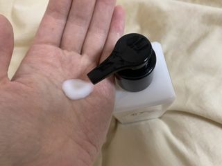 줄라이 모닝 _ JULY MORNING 줄라이모닝 하이드레이팅 퍼퓸드 바디앤핸드 에멀젼 — 5점을 준 리뷰어가 2021년 9월 올린 사용 사진