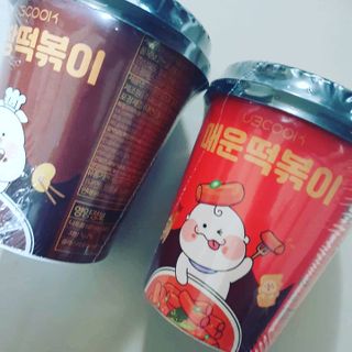 유비쿡 컵떡볶이 매운컵떡볶이2개/ 짜장컵떡볶이 2개  총 4개세트 — 5점을 준 리뷰어가 2021년 3월 올린 사용 사진
